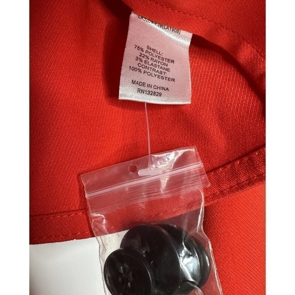 NWT L'Academie Crop Button Down Top Women's Long Sleeve Red Size M - Picture 4 of 6